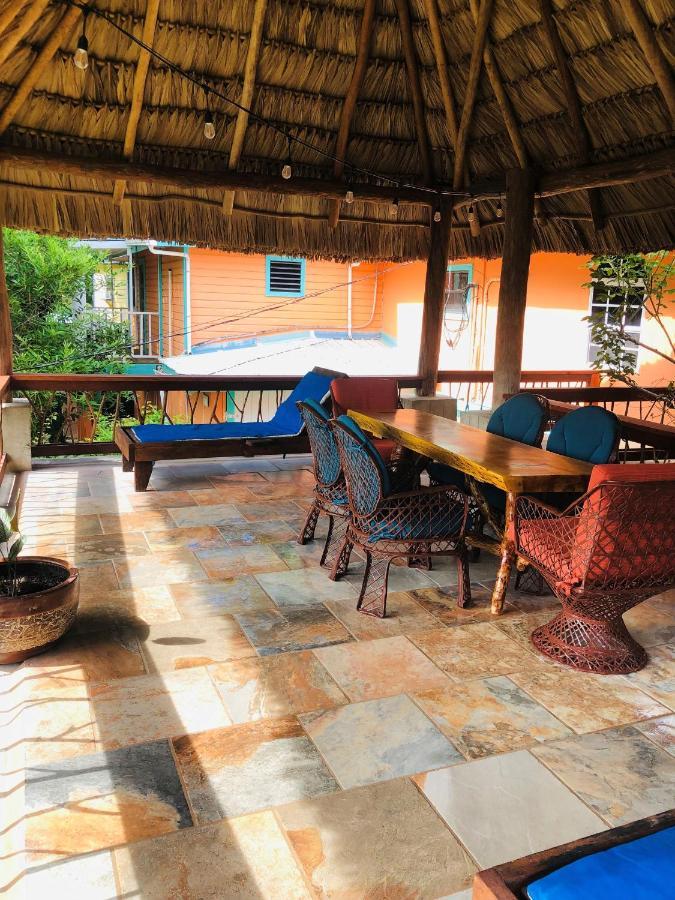 Coral Cove Inn Maya Beach Exterior photo